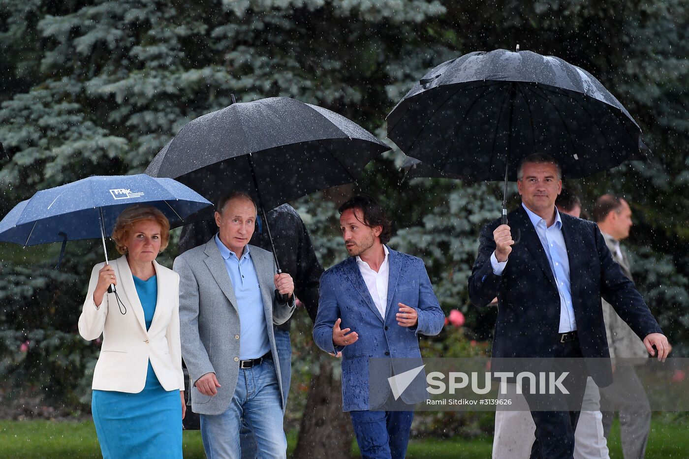 President Putin visits Artek international children's center