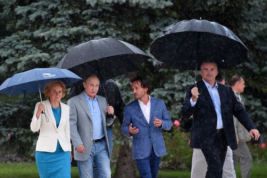 President Putin visits Artek international children's center
