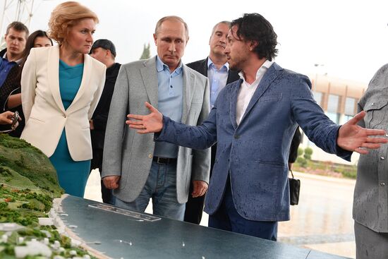 President Putin visits Artek international children's center