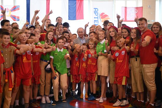 President Putin visits Artek international children's center