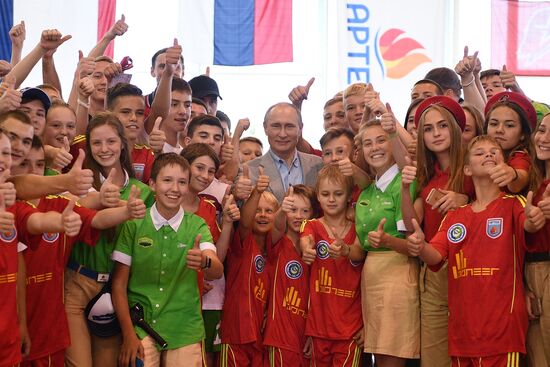 President Putin visits Artek international children's center