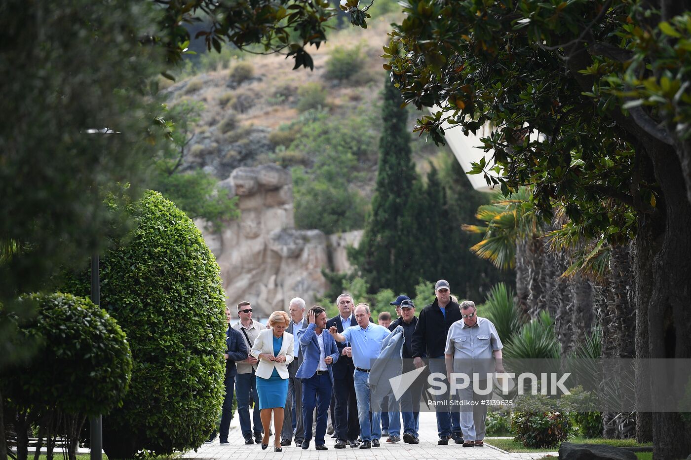 President Putin visits Artek international children's center