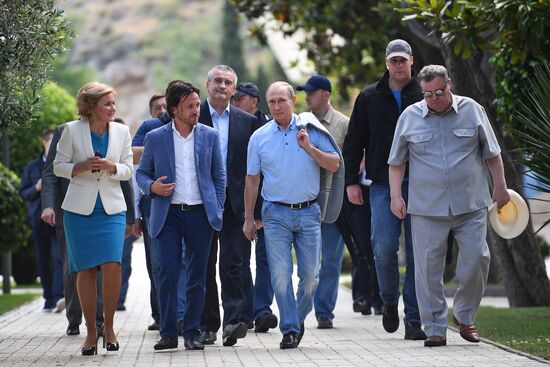 President Putin visits Artek international children's center