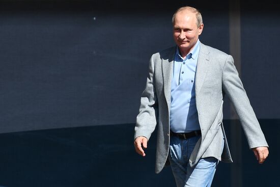 President Putin visits Artek international children's center