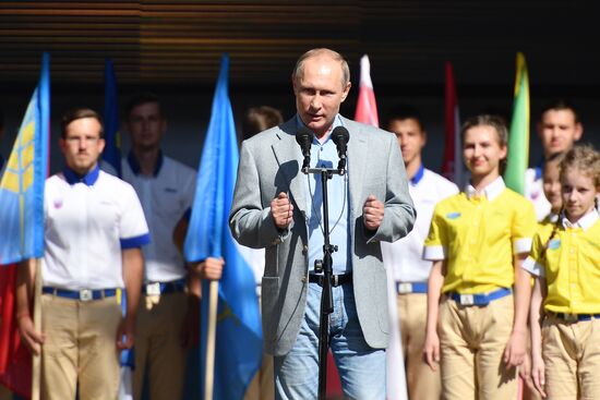 President Putin visits Artek international children's center