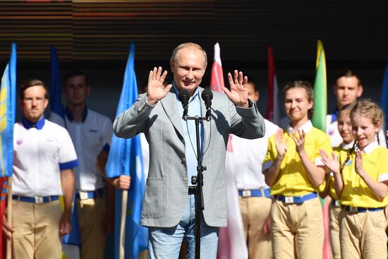 President Putin visits Artek international children's center