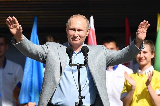 President Putin visits Artek international children's center