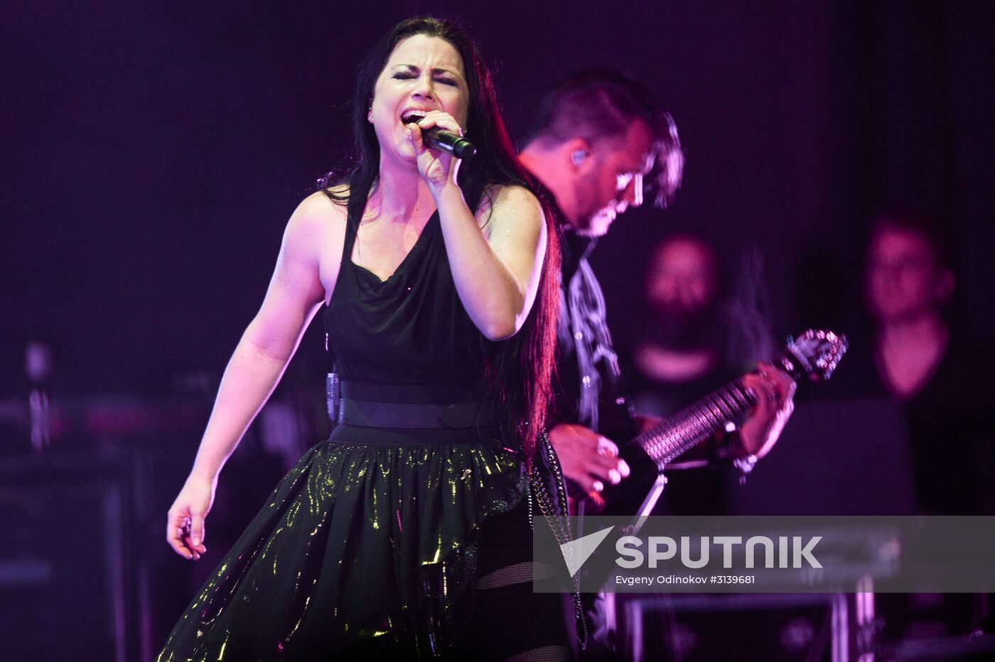 Evanescence band in concert