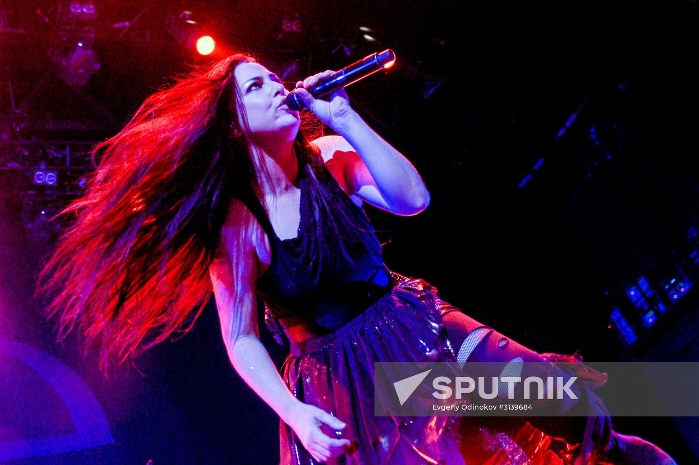 Evanescence band in concert