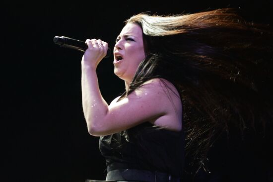 Evanescence band in concert