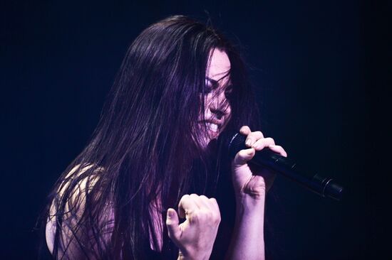 Evanescence band in concert