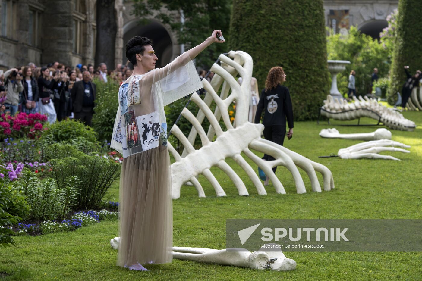 "Associations" theatrical gothic fashion show in Tsarskoye Selo