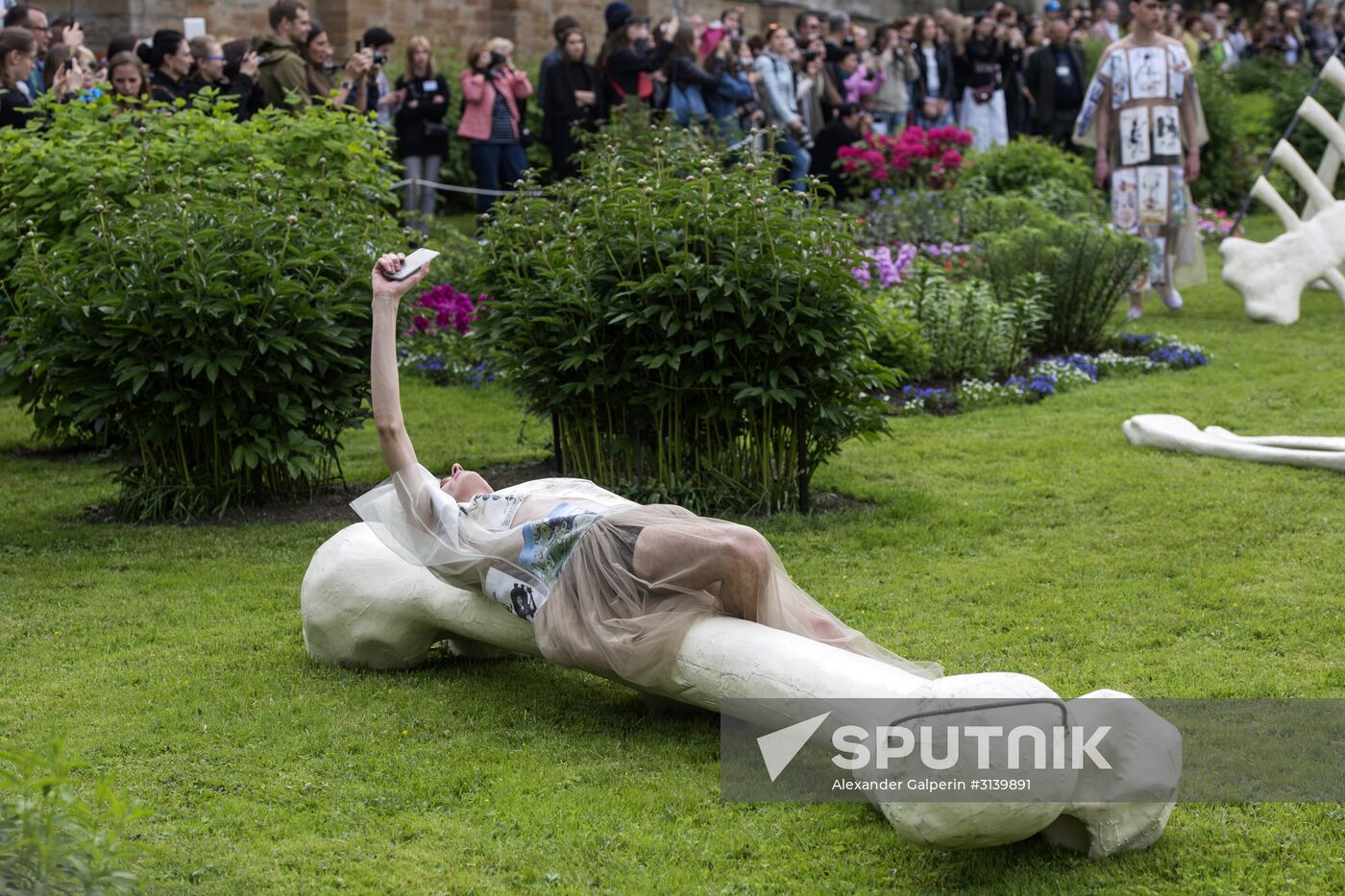 "Associations" theatrical gothic fashion show in Tsarskoye Selo