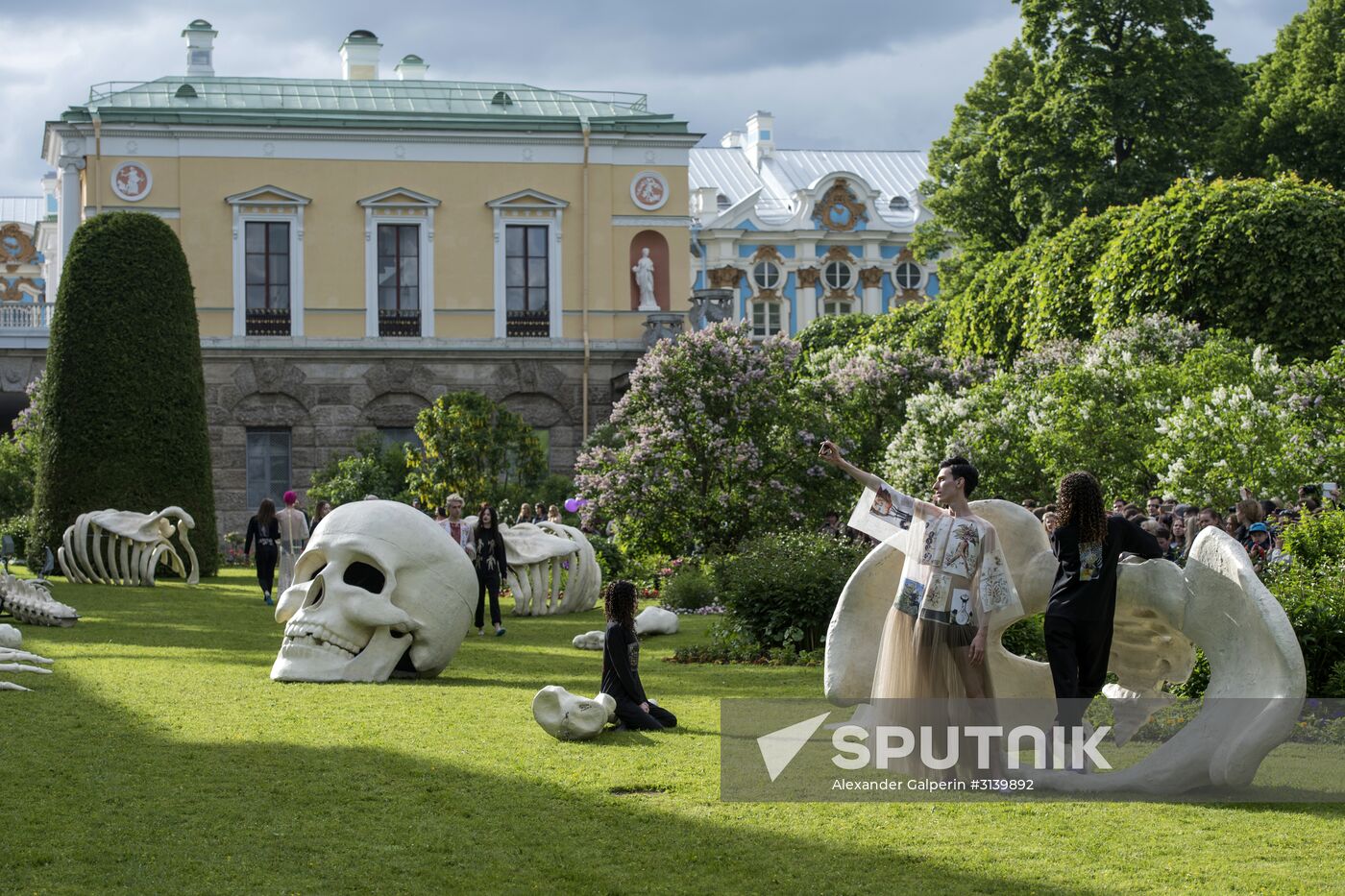 "Associations" theatrical gothic fashion show in Tsarskoye Selo