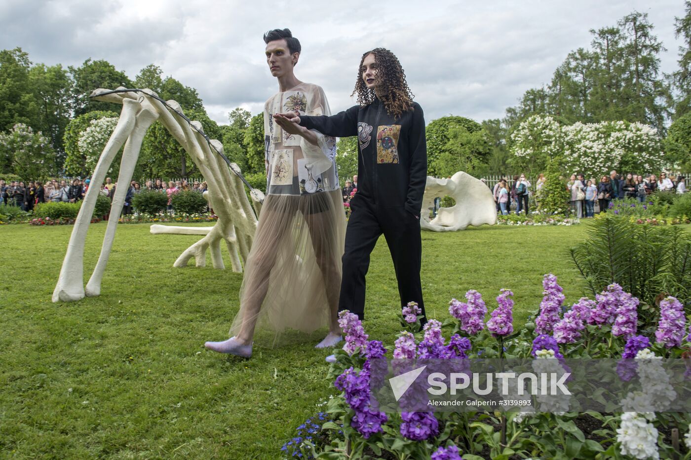 "Associations" theatrical gothic fashion show in Tsarskoye Selo