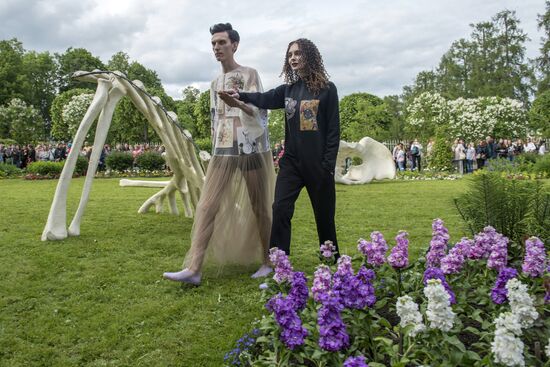 "Associations" theatrical gothic fashion show in Tsarskoye Selo