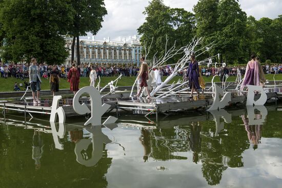 "Associations" theatrical gothic fashion show in Tsarskoye Selo