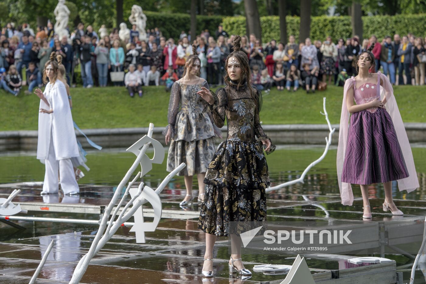 "Associations" theatrical gothic fashion show in Tsarskoye Selo