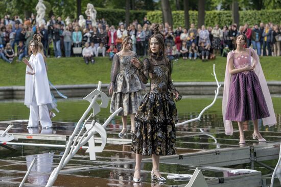 "Associations" theatrical gothic fashion show in Tsarskoye Selo