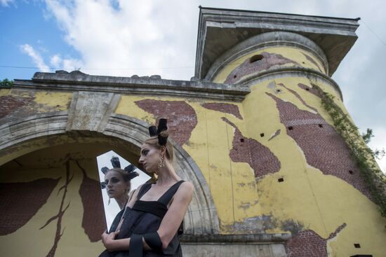 "Associations" theatrical gothic fashion show in Tsarskoye Selo