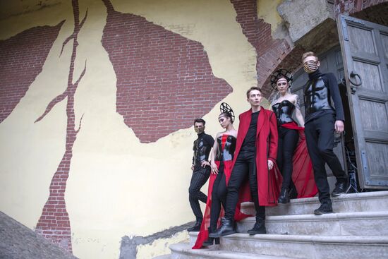 "Associations" theatrical gothic fashion show in Tsarskoye Selo
