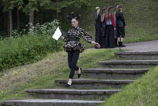 "Associations" theatrical gothic fashion show in Tsarskoye Selo