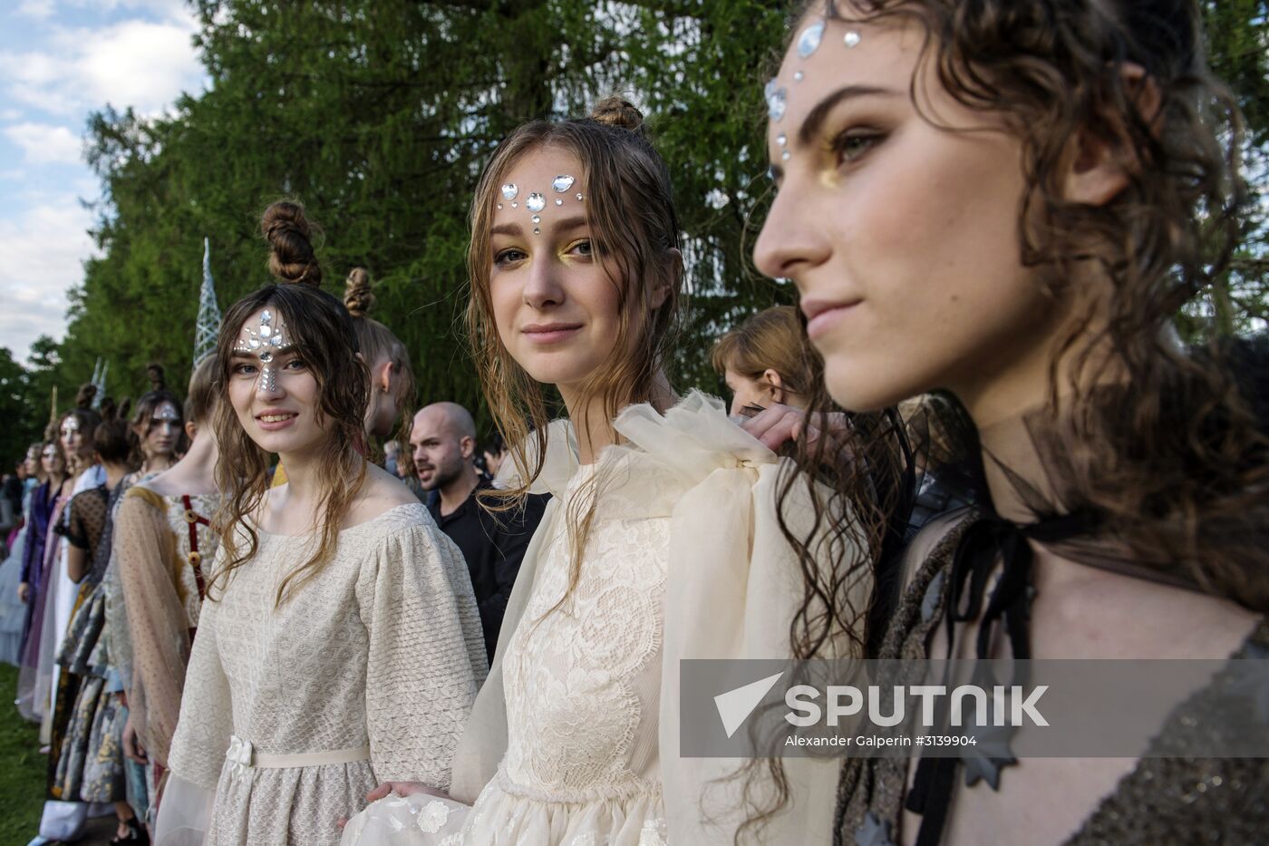 "Associations" theatrical gothic fashion show in Tsarskoye Selo