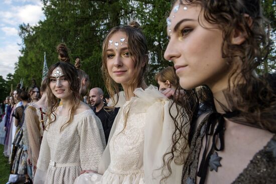 "Associations" theatrical gothic fashion show in Tsarskoye Selo
