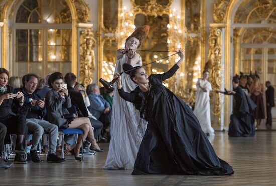 "Associations" theatrical gothic fashion show in Tsarskoye Selo