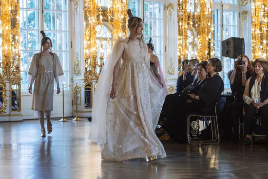 "Associations" theatrical gothic fashion show in Tsarskoye Selo