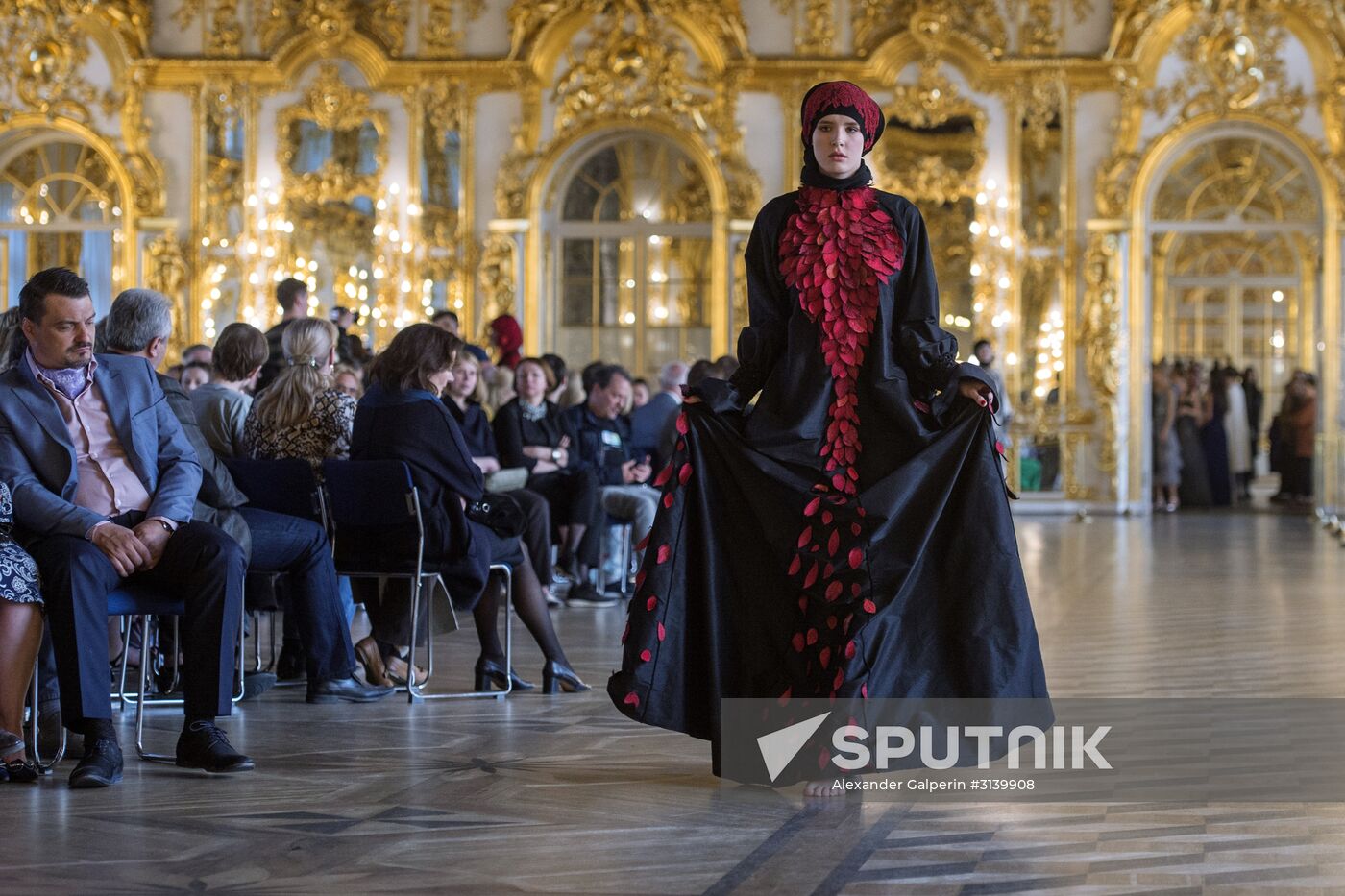 "Associations" theatrical gothic fashion show in Tsarskoye Selo