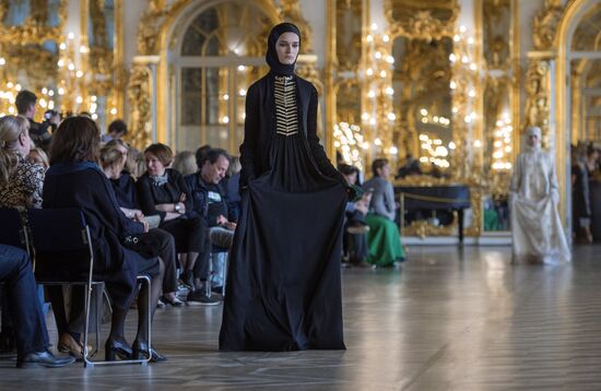 "Associations" theatrical gothic fashion show in Tsarskoye Selo