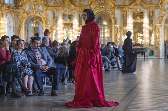 "Associations" theatrical gothic fashion show in Tsarskoye Selo