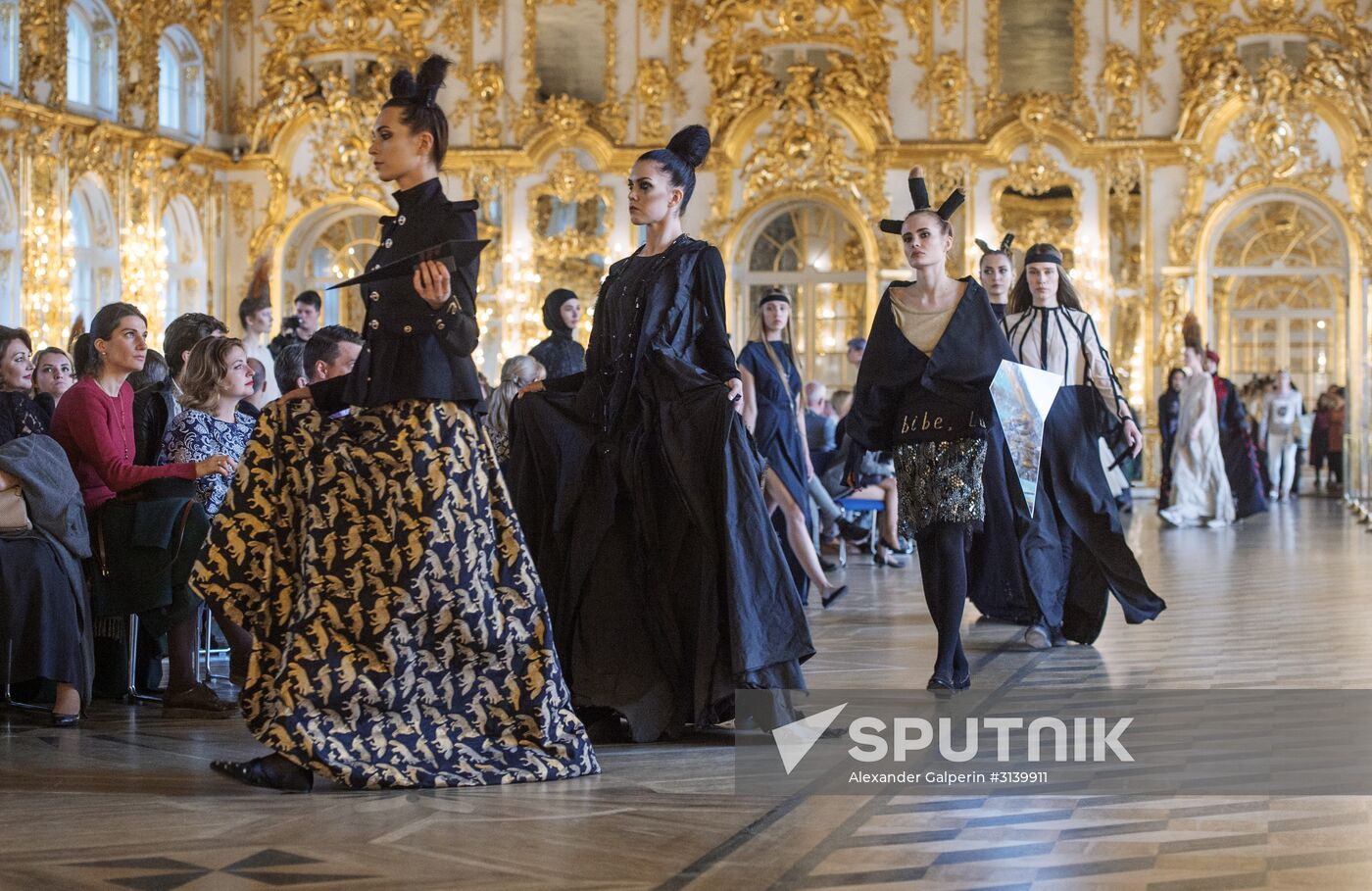 "Associations" theatrical gothic fashion show in Tsarskoye Selo