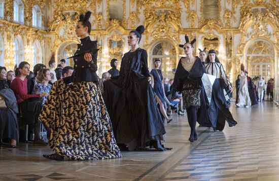 "Associations" theatrical gothic fashion show in Tsarskoye Selo