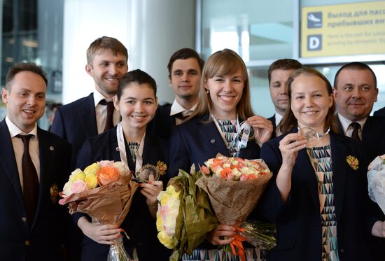 Russian national chess teams return to Moscow