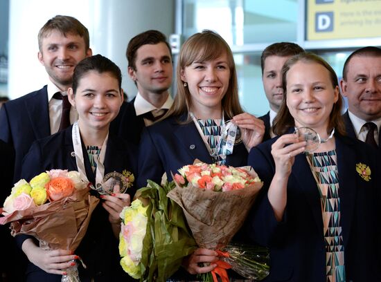 Russian national chess teams return to Moscow