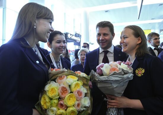 Russian national chess teams return to Moscow