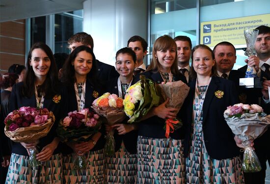 Russian national chess teams return to Moscow