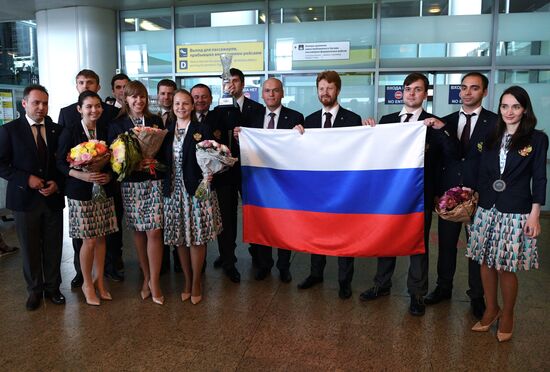 Russian national chess teams return to Moscow
