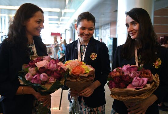 Russian national chess teams return to Moscow