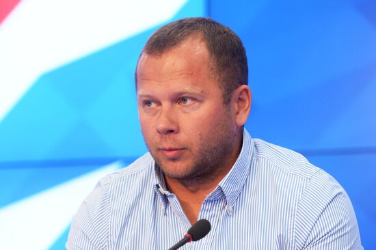 News conference on signing partner agreement between Spartak Moscow and Lu Gang by Guf