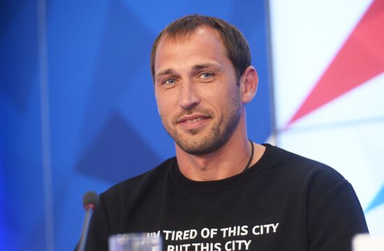 News conference on signing partner agreement between Spartak Moscow and Lu Gang by Guf