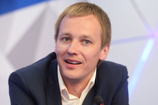 News conference on signing partner agreement between Spartak Moscow and Lu Gang by Guf