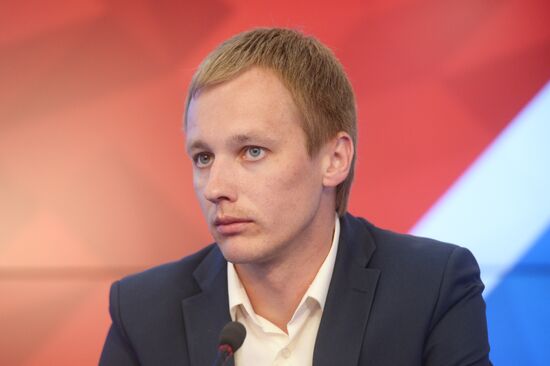 News conference on signing partner agreement between Spartak Moscow and Lu Gang by Guf