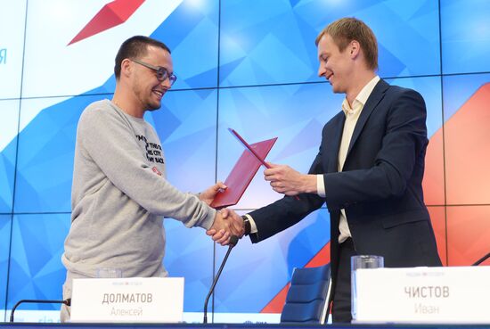 News conference on signing partner agreement between Spartak Moscow and Lu Gang by Guf