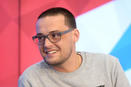 News conference on signing partner agreement between Spartak Moscow and Lu Gang by Guf