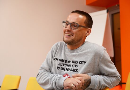 News conference on signing partner agreement between Spartak Moscow and Lu Gang by Guf