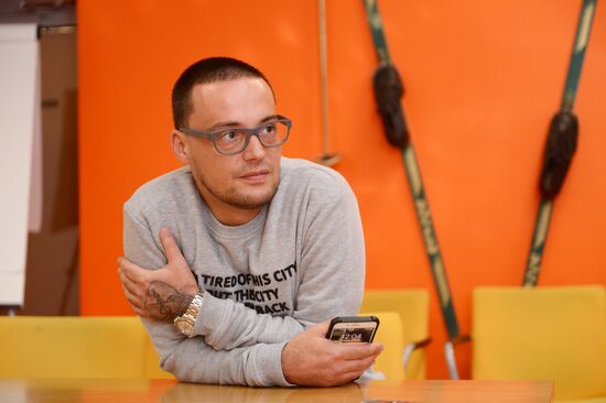 News conference on signing partner agreement between Spartak Moscow and Lu Gang by Guf