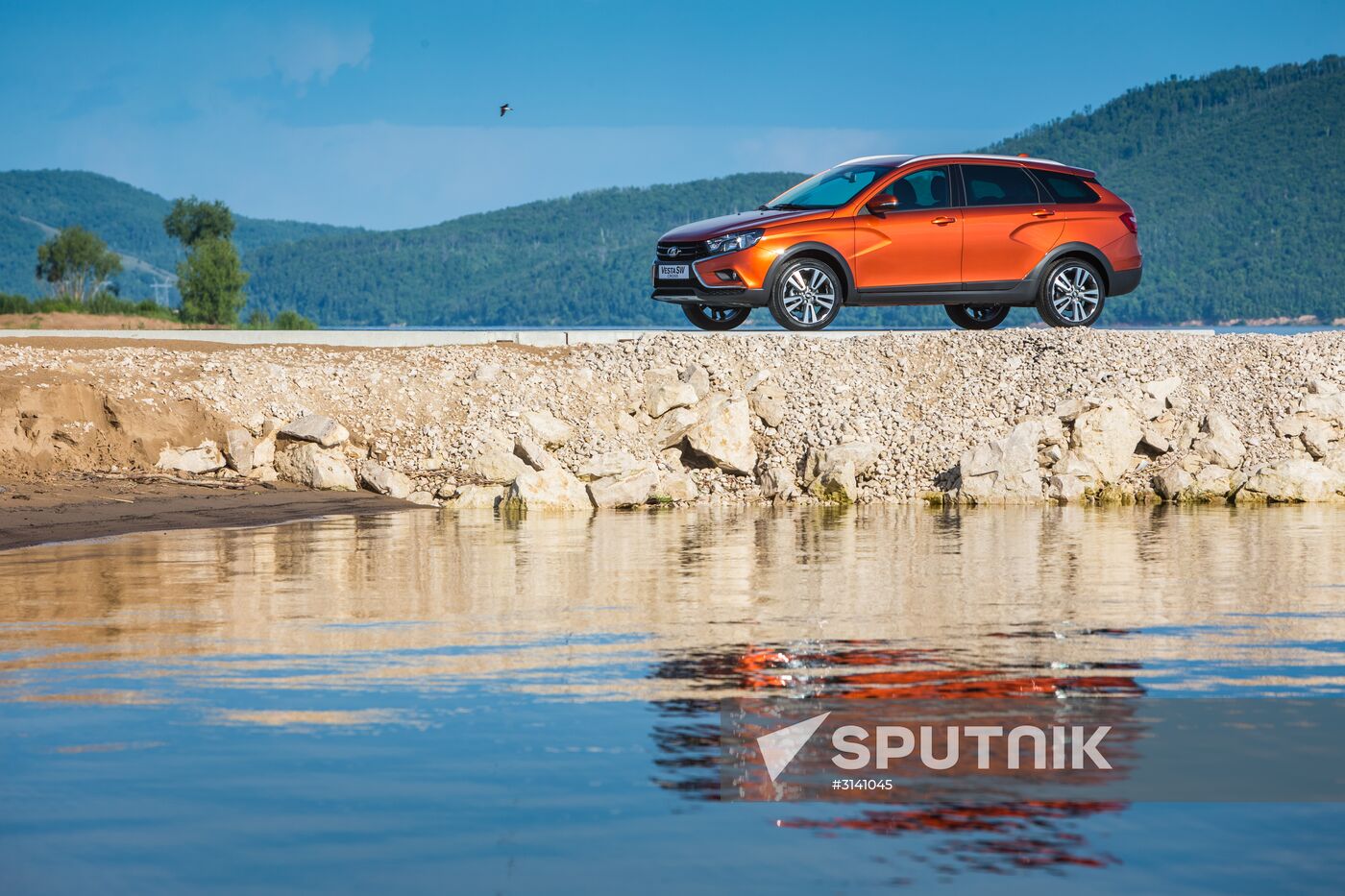 AvtoVAZ presents new Lada Vesta SW and Lada Vesta SW Cross